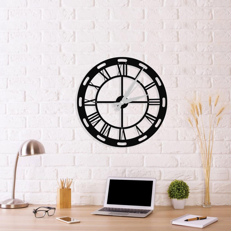 Horloge murale élégante en métal noir 18,9 po x 19,7 po | Fabrication 100% métal (épaisseur: 0,06 pouce) | Aucune installation requise, alimenté par 1 pile AA (incluse) | Parfait pour la décoration de la maison ou du bureau, élégant et fonctionnel