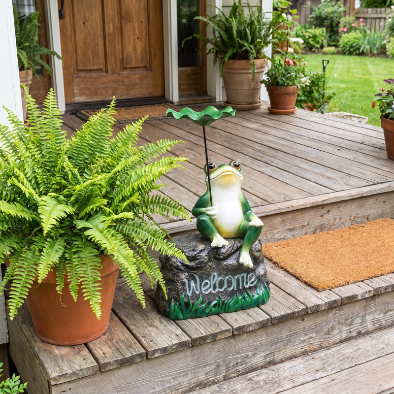 Statue de jardin grenouille sur pierre avec lotus