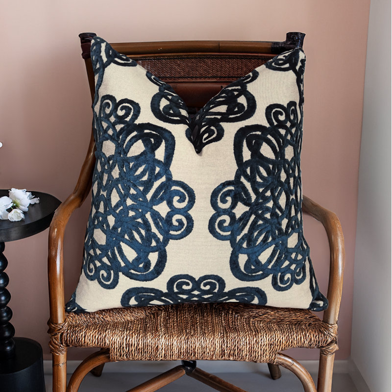 Coussin décoratif en velours bleu marine Thomas Collection®, Rectangle H 12 po x l 20 po