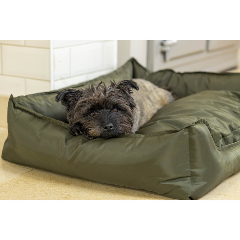 Green Water Resistant rectangle dog bed, Medium (12-18kg)