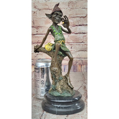 Sculpture lutin bronze bronze assis sur une souche d'arbre fantaisie avec base en marbre
