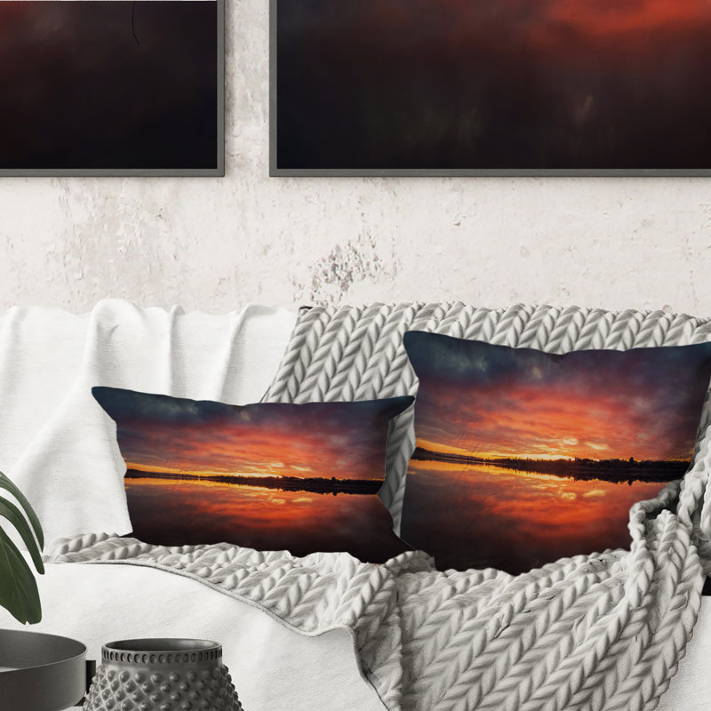 Bold Sunset Panorama Over Delia Lake - Coussin décoratif imprimé traditionnel 1