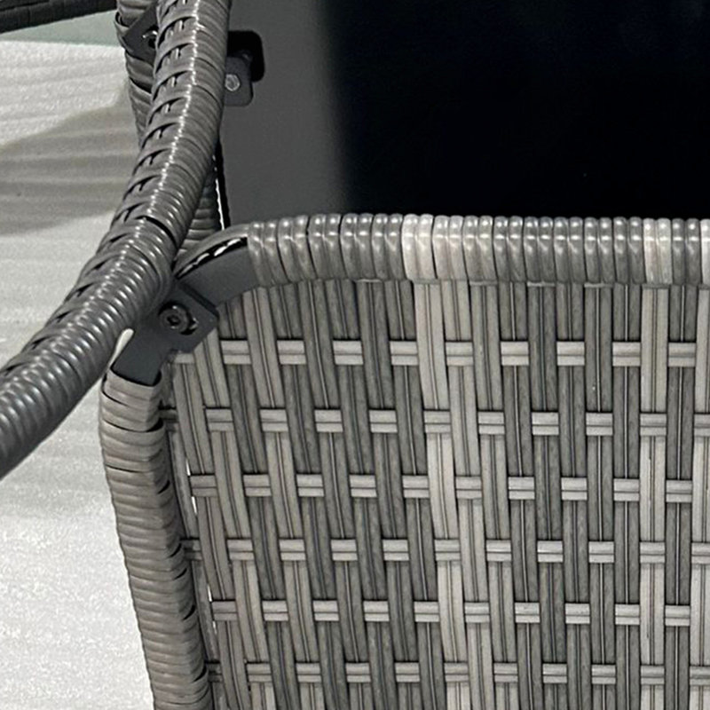 Table d'appoint en rotin Outsunny, table de bout d'extérieur avec tablette de rangement, cadre carré en aluminium, table basse avec plateau en verre trempé, gris