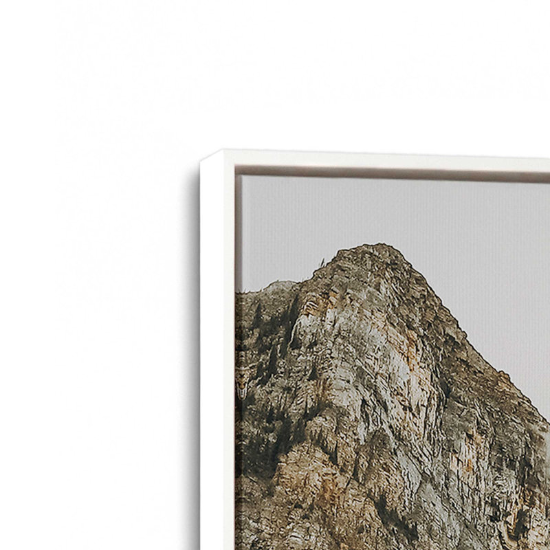 Impression sur toile Mystic Mountain View I, Cadre flottant blanc opaque, H 48,75 po x l 32,75 po x P 1,75 po