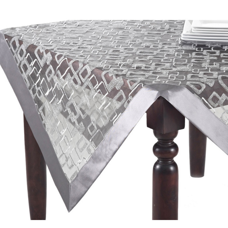 Nappe à motif géométrique brodé Mondrian, 40 po x 40 po, 60 po x 60 po