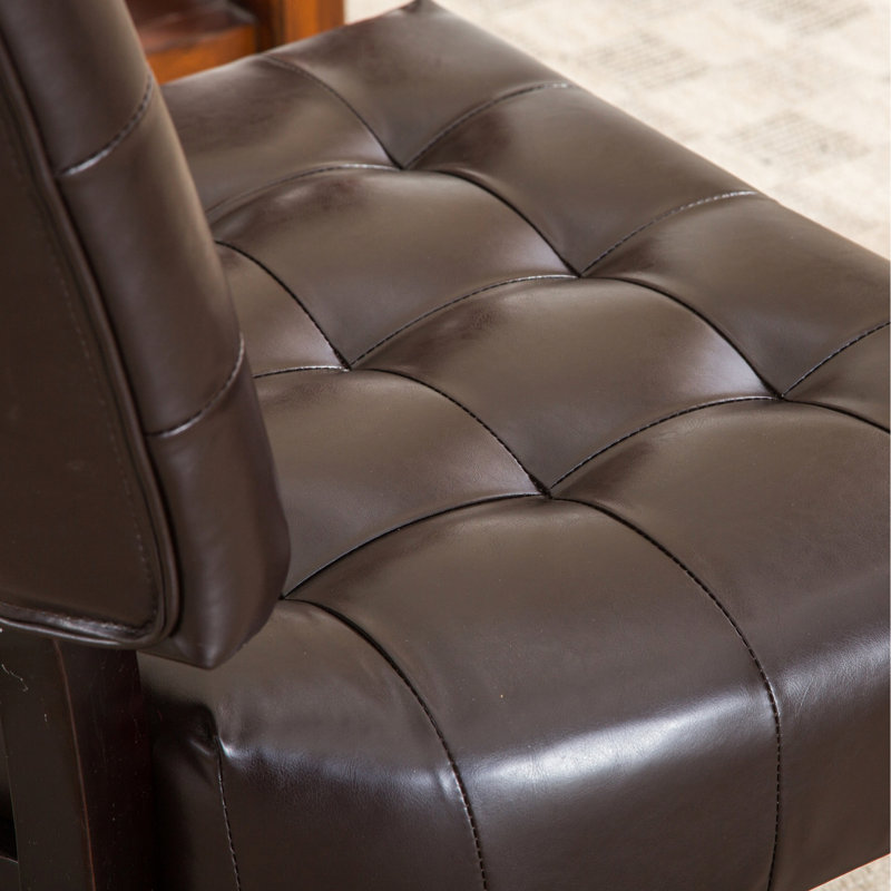 Chaise d'appoint brune surdimensionnée avec structure et assise confortable en similicuir, Brown