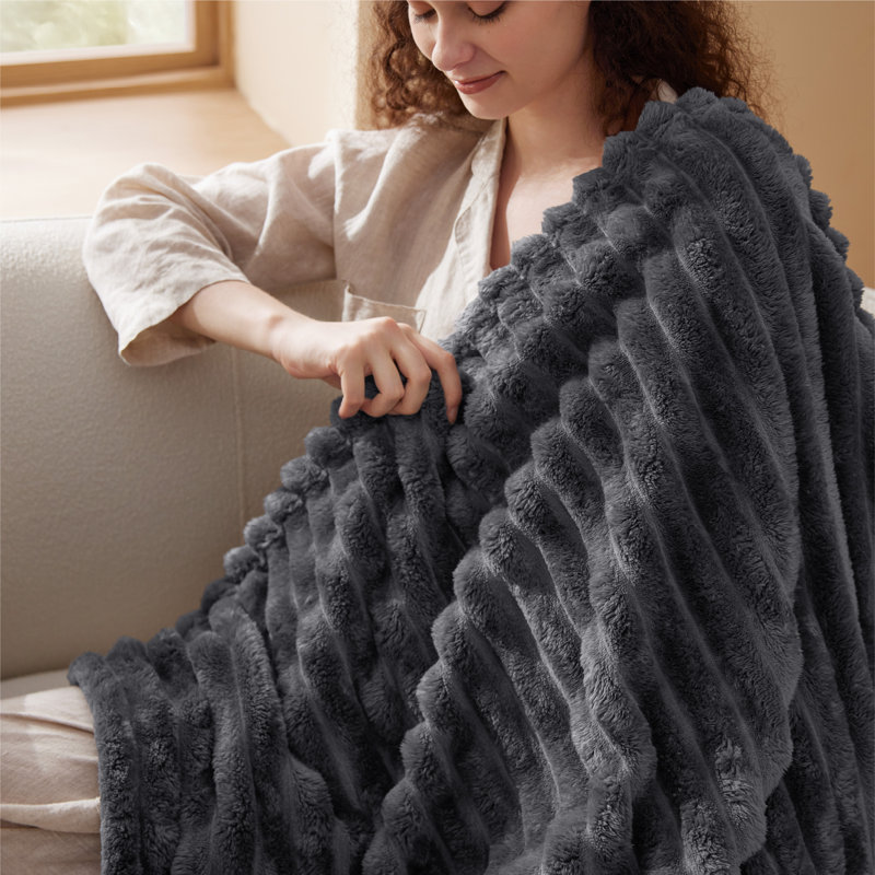 Jeté de lit en flanelle pour fille, couverture douce et confortable 300 GSM pour dortoir et décoration intérieure, gris, cadeau toutes saisons