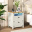 Table de chevet de style campagnard pour chambre à coucher, table de chevet rustique rétro avec station de charge et lumières à DEL, table de chevet à 3 tiroirs, table de bout d'appoint rétro avec rangement-2682347