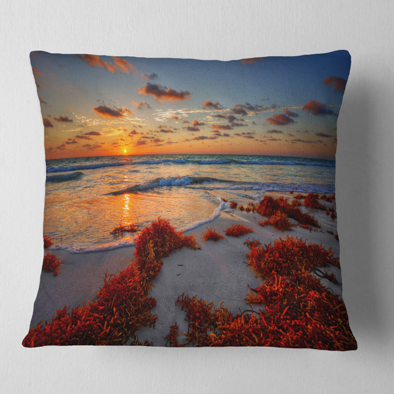 Magnifique oreiller Shore and Cloudy Sky, 16 po x 16 po, Coussin décoratif