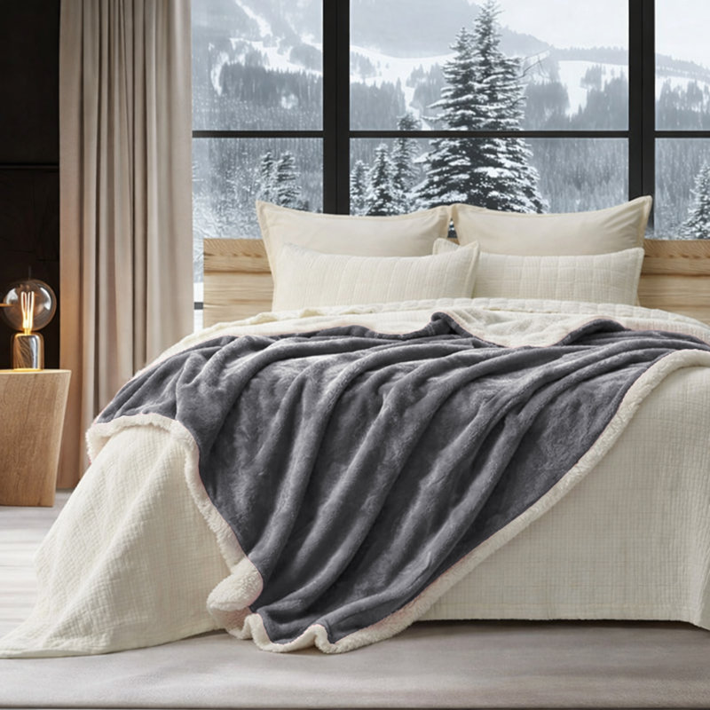 Couverture réversible en fausse fourrure et sherpa Cozy, Gris, L 60 po x l 50 po