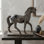 Sculpture de cheval pour objets décoratifs Hafssa - Statues et figurines modernes pour décorations de salon, de tablette, de cuisine ou de bureau - 16 po, brun