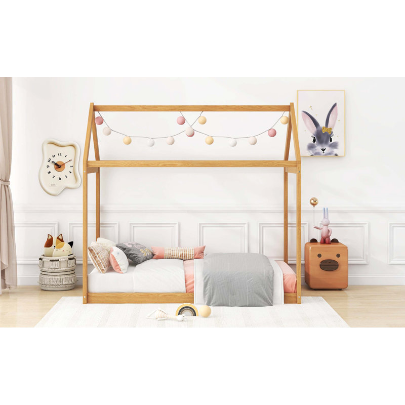 Structure de lit simple en bois simple pour enfants, thème bois naturel