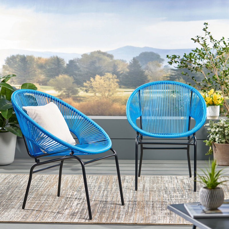 Élégante chaise bleue et stable en fer robuste pour une utilisation extérieure