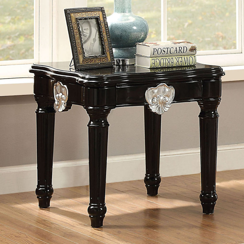 Table de bout noire avec pieds tournés