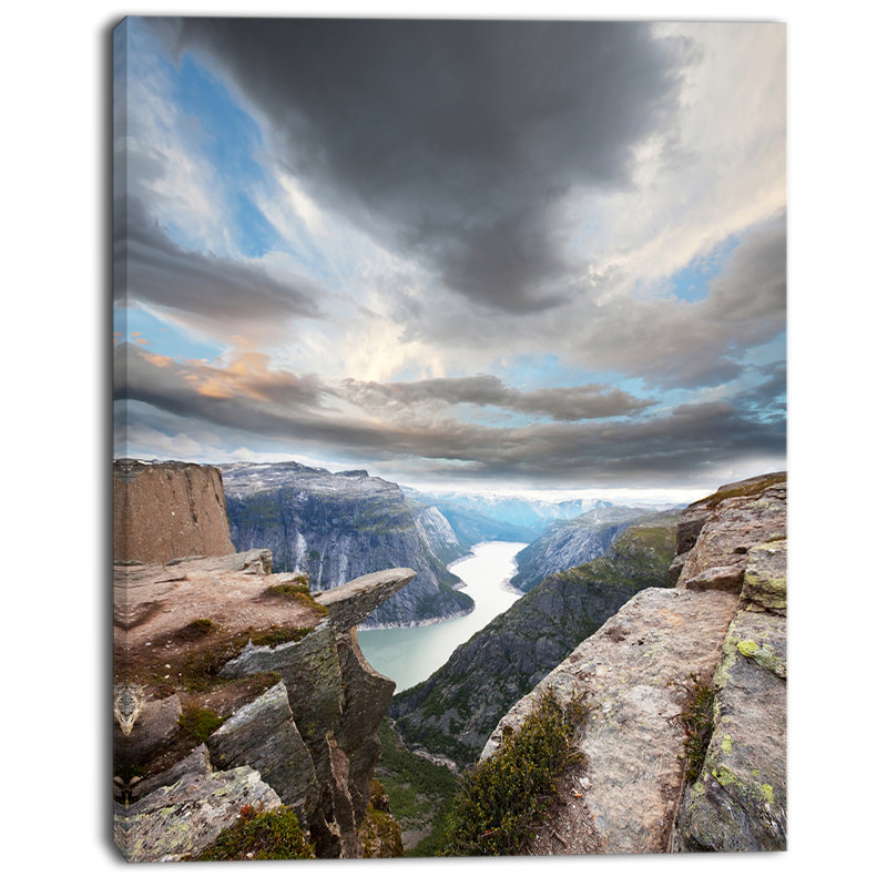 « norvège rocky terrains under clouds », reproduction de photo sur toile tendue, H 20 po x l 12 po x P 1po