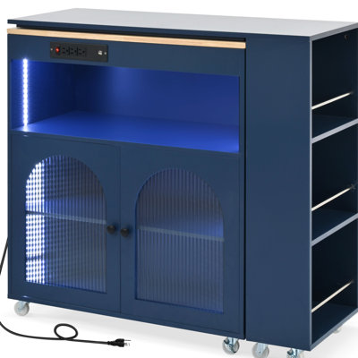 Îlot de rangement roulant avec lumières DEL, prises de courant, 2 portes en verre cannelé et tablettes spacieuses, rangement bleu marine, tablette