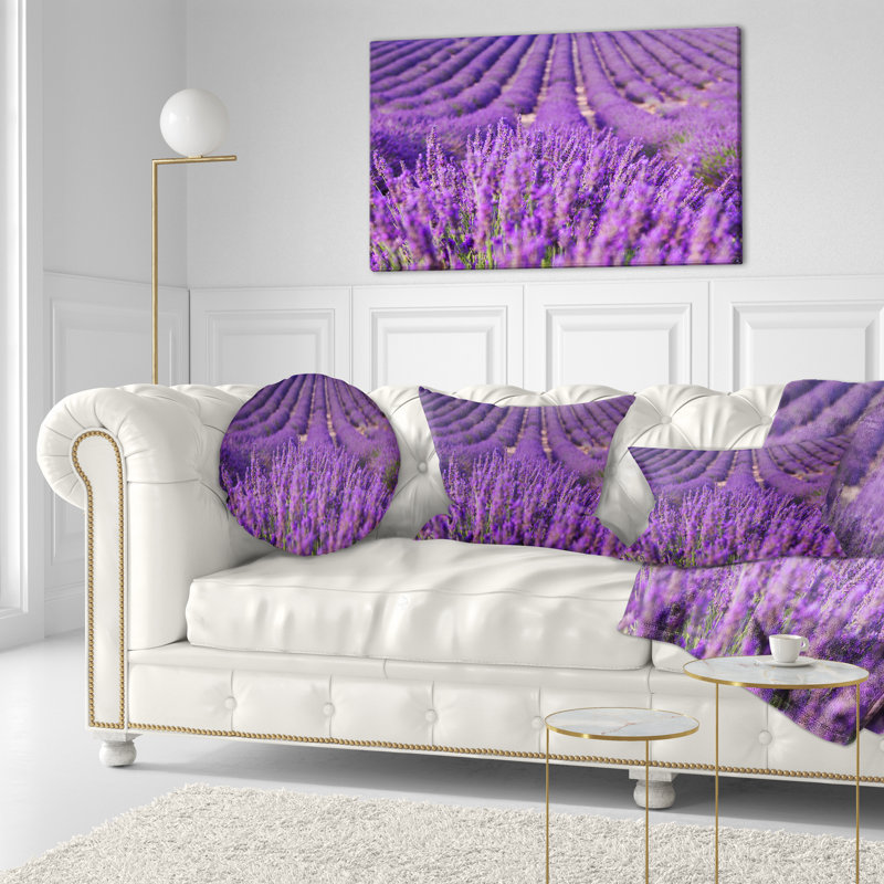 Magnifiques champs de lavande parfumés - Coussin décoratif à imprimé floral, 18 po x 18 po, Carré