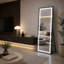 Miroir pleine longueur à DEL à intensité variable, cadre noir, 65 po H × 21 po L, utilisable en mode autoportant, appuyé ou fixé au mur