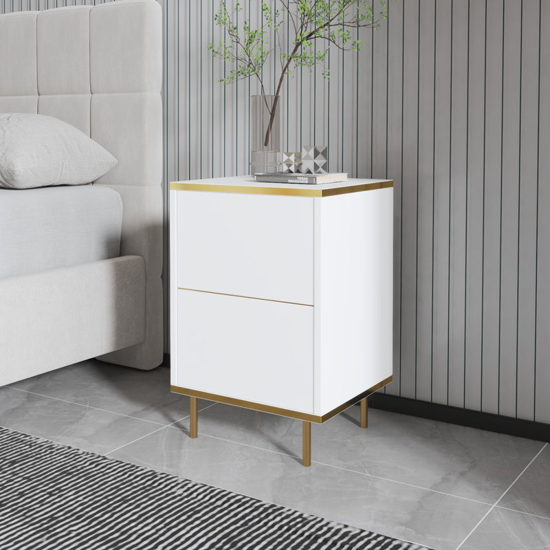 Table de chevet blanche moderne Claryce avec plusieurs tablettes, 15,7 po x 23,6 po x 13,8 po | 100% panneau de particules enduit de mélamine, épaisseur: 0,7 pouce | Conception murale, style glamour élégant pour les solutions de rangement dans la chambre à coucher