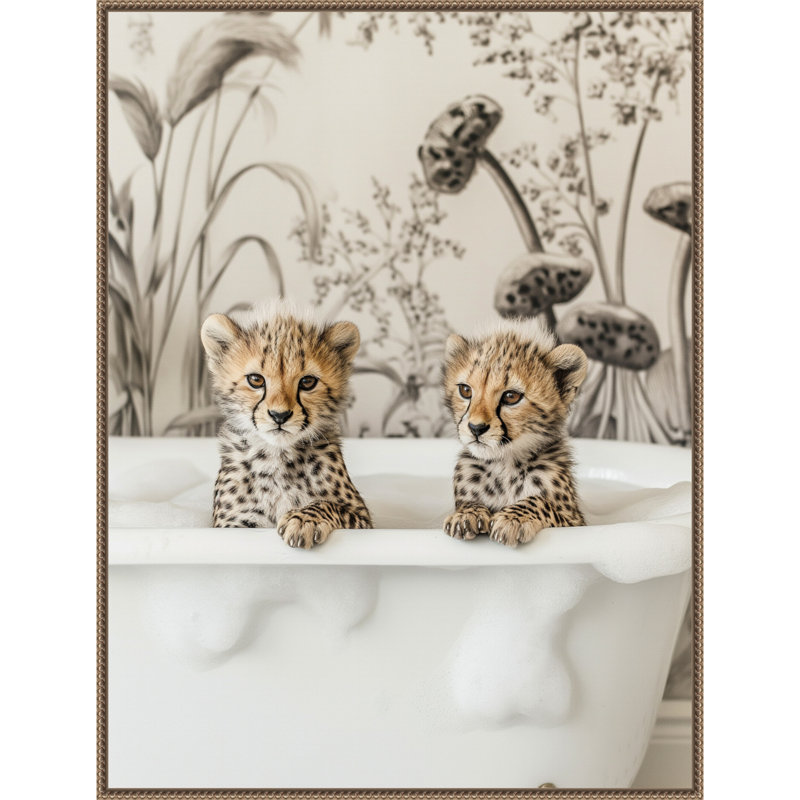 «Cheetah Cub Bath» par Hostetter, reproduction d'art sur toile encadrée, H 42 po x l 32 po