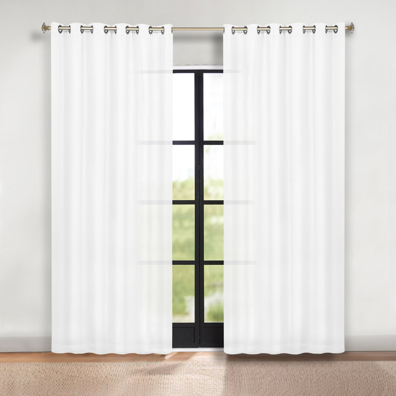 Paire de rideaux obscurcissant avec œillets Millendon, L 52 po x L 108 po, Blanc neige
