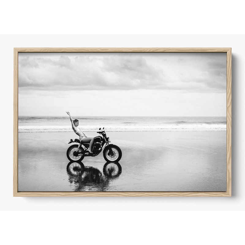 «Keep On, Babe B / W», Bois naturel, H 26 po x l 38 po, Framed Print without Mat