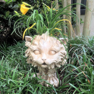 Muggly's Scruffy the Cat Animal Statue