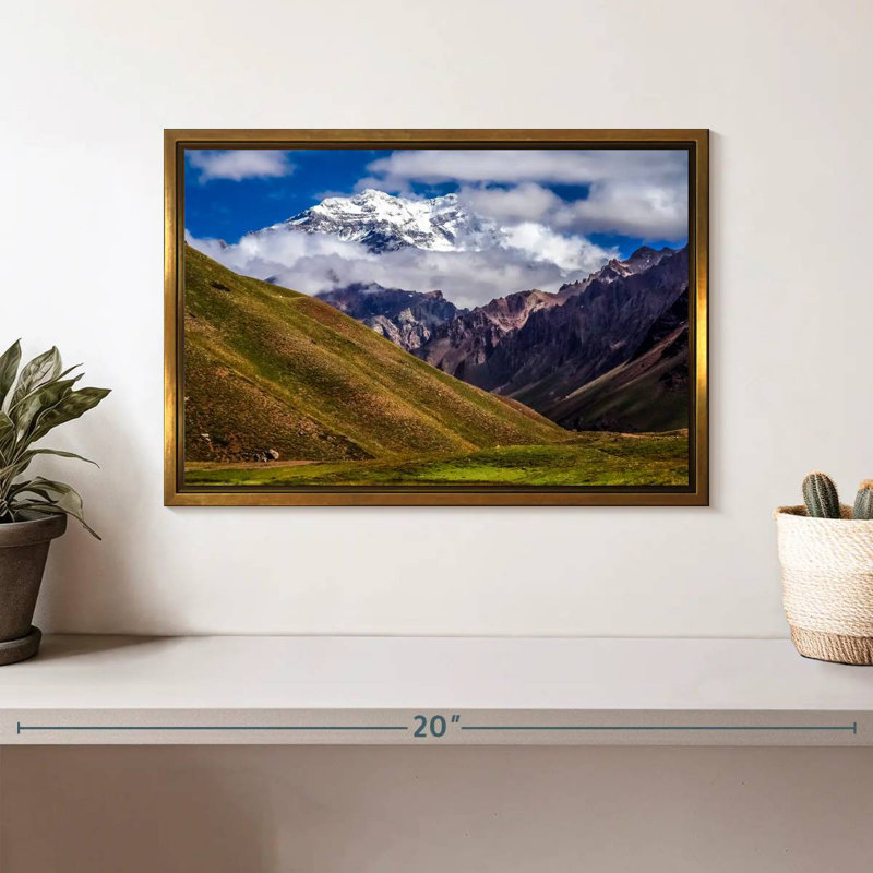 Aconcagua nuageux, Cadre flottant doré, 13 po x 9 po