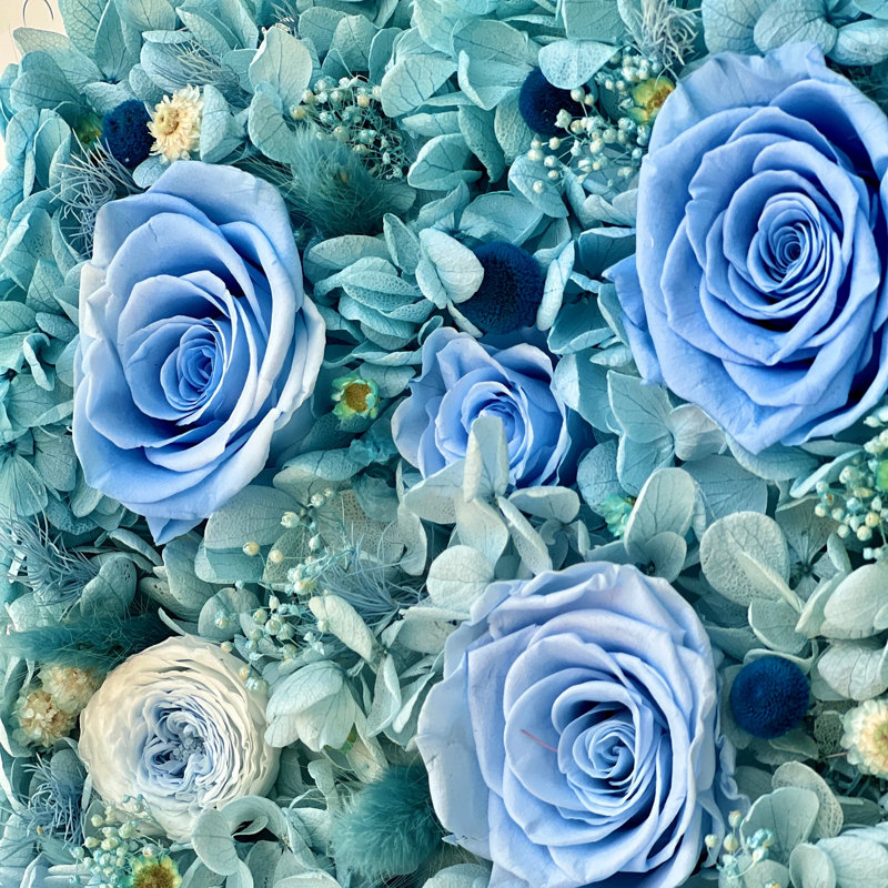 Arrangement floral dans une boîte