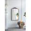 Miroir mural classique avec cadre d'inspiration baroque-731508202-729210945