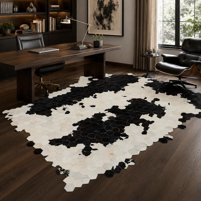 Tapis noir et blanc en cuir de vache, tapis en cuir à motif hexagonal et tapis en peau de vache moderne fabriqué à la main