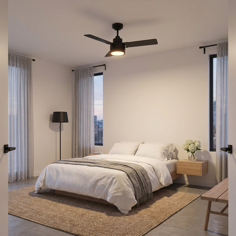 Ventilateur de plafond standard à 44 pales de 44 po à DEL avec pièces de contrôle de ventilateur et ensemble d'éclairage inclus Ebie