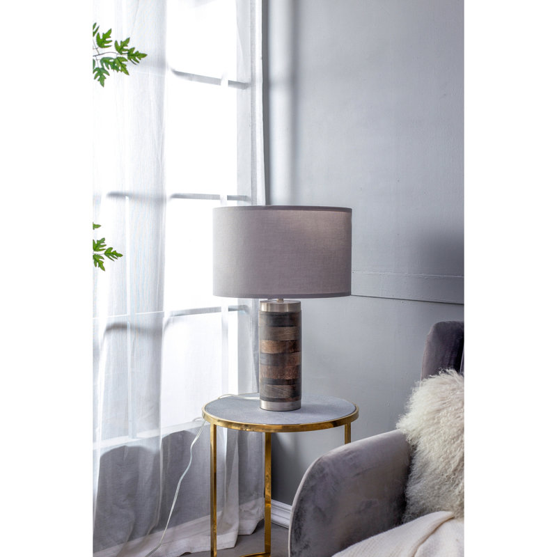 Lampe de table brossée 16 x 16 x 23,5 po (assemblage de l'abat-jour requis)