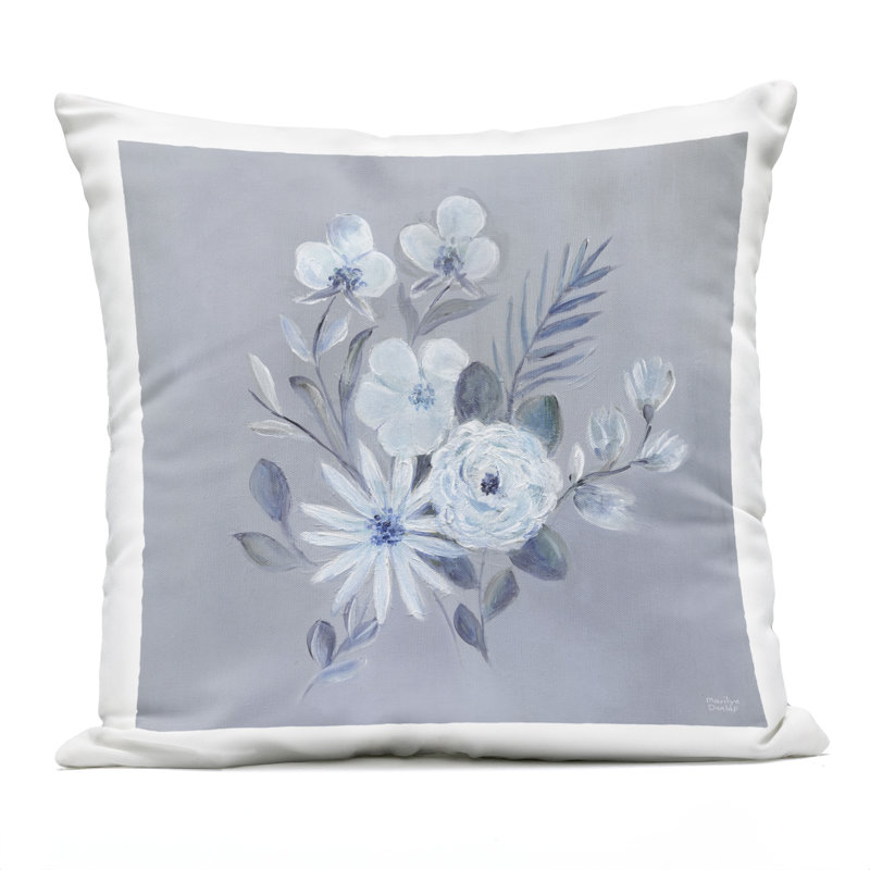 Coussin d'extérieur à motif floral bleu par Marilyn Dunlap