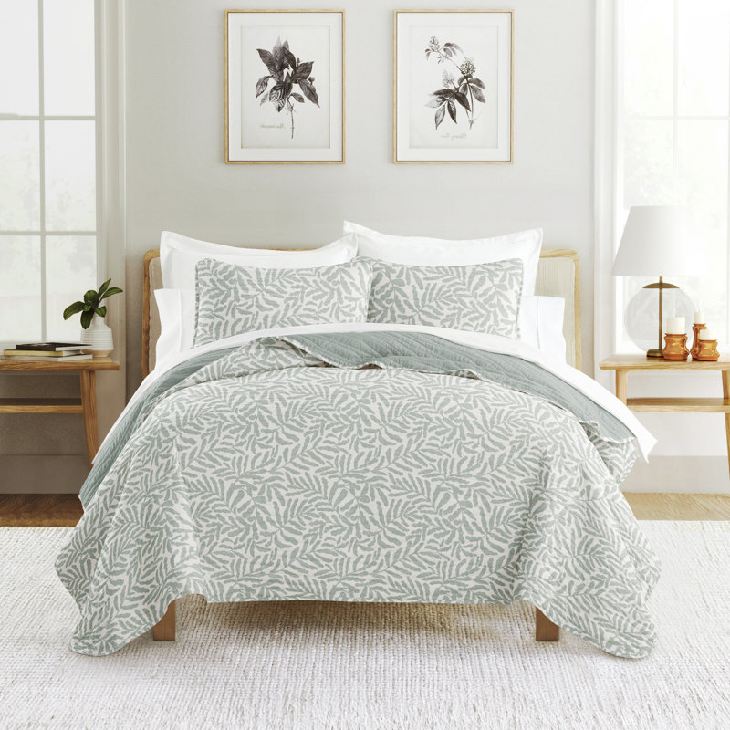 Quilt Set- Lightweight - All Season Quilted Coverlet - Tossed Ferns, Queen Quilt + 2 Standard Shams, Eucalyptus