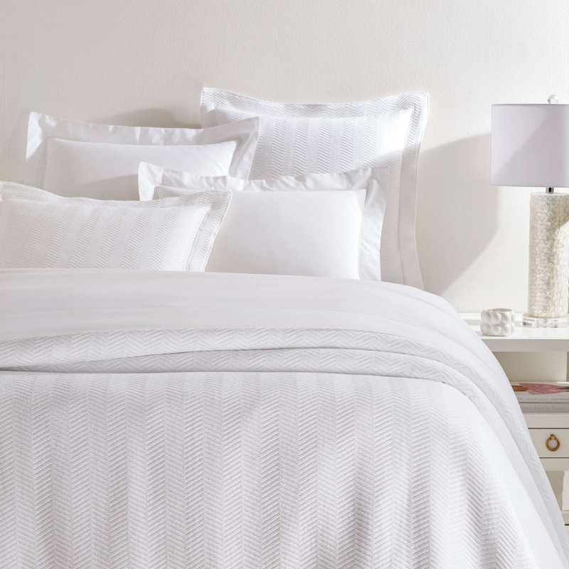 Winnie Matelasse Coverlet, White, Queen Coverlet