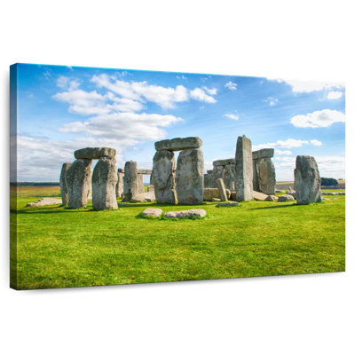 Nicci Stonehenge In England