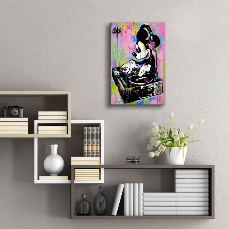 «Trickyhr» par Loui Jover, art mural en verre acrylique, H 24 po x l 16 po x P 0,2 po
