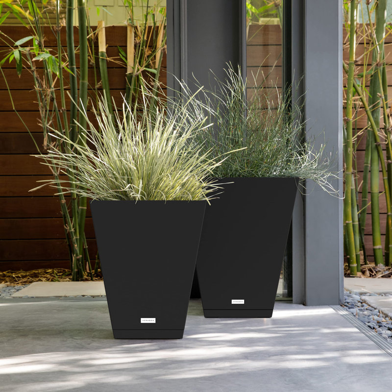 Grand pot à fleurs en plastique pour l'intérieur ou l'extérieur, Noir