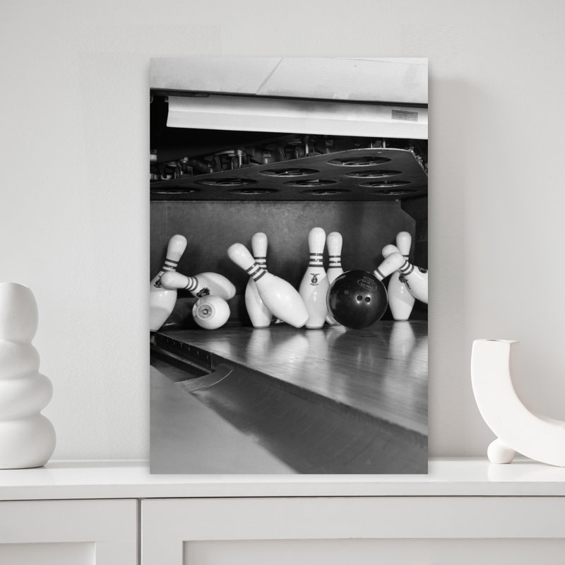 Gros plan des années 1960 sur une boule de bowling, art mural rétro rétro classique, H 18 po x l 12 po