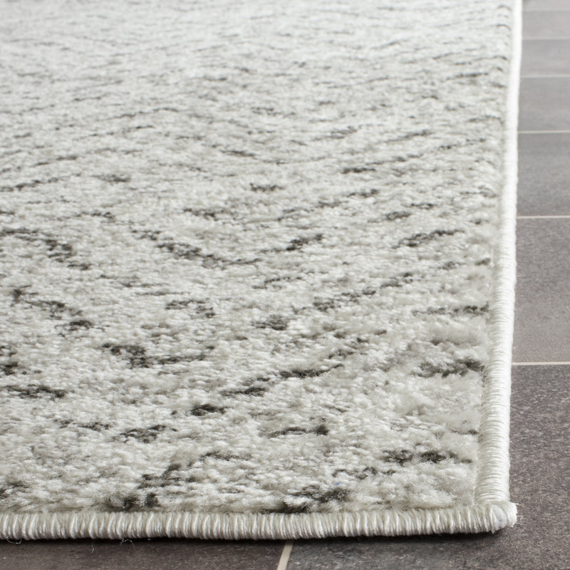 Tapis ivoire et gris anthracite à motif de chevrons Bethlyn, Carré 8 pi