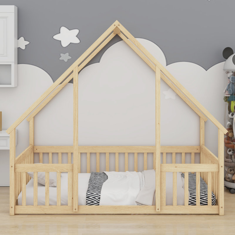 Élégant lit de plancher à thème maison avec garde-corps et clôture, Naturel