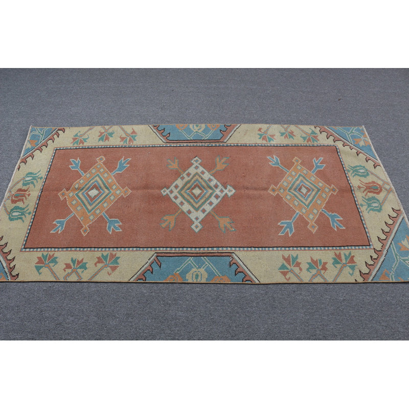 Découvrez la beauté de ce tapis turc rétro parfait pour un décor de style rustique et bohème