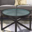 Table basse moderne simple en verre, table basse en verre trempé avec base solide et plateau en verre transparent-408289577