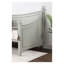Lit de jour simple transitionnel gris clair avec moulures et poteaux
