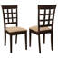 Ensemble de 2 chaises d'appoint en bois brun chaud avec sièges rembourrés beiges, dossier en treillis pour l'élégance de la salle à manger