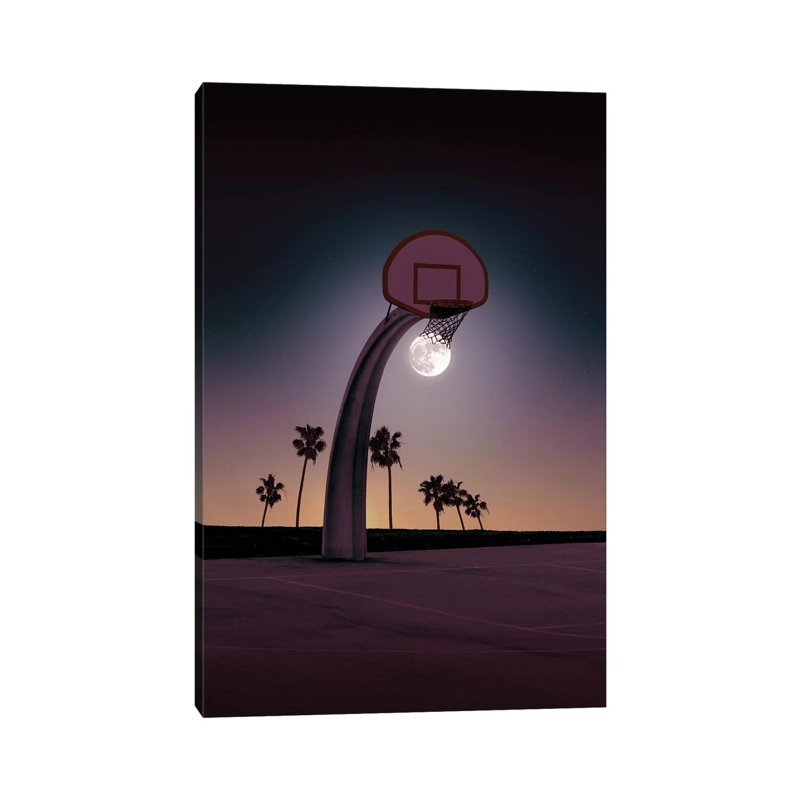 «Basketmoon» par Jonas Loose, impression sur toile tendue, H 12 po x l 8 po x P 0,75 po