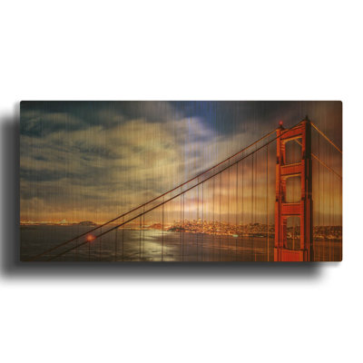 «N» «Tower Panorama - GG Bridge» par John Gavrilis, art mural en métal doré, 48 po x 24 po