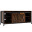 Meuble télé Gracie Oaks pour téléviseur de 60 po ou moins, console de télévision avec rangement et 2 portes de grange coulissantes, unité de divertissement autoportante pour le salon, brun