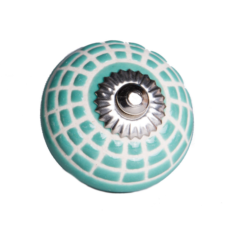 Ensemble de huit poignées de tiroir géométriques en céramique turquoise et blanches